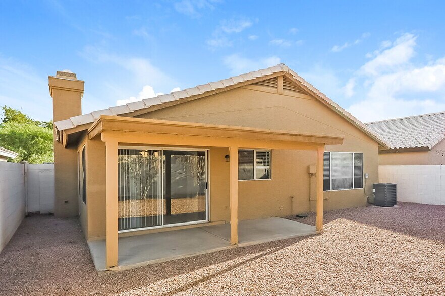 Building Photo - 8420 W Bloomfield Rd