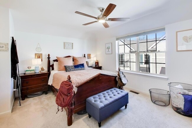 Building Photo - 303 S NW Hwy