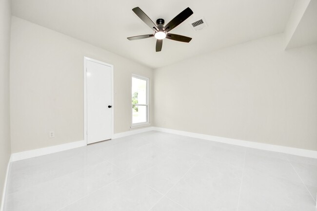 Building Photo - 7403 Shady Arbor Ln