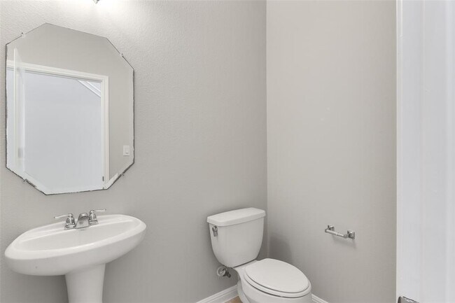 Building Photo - 2929 Harvester Ln