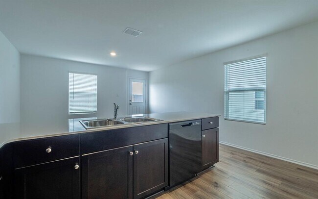 Building Photo - 460 Marty Allen Lp