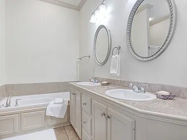 Building Photo - 108 Bandera Dr