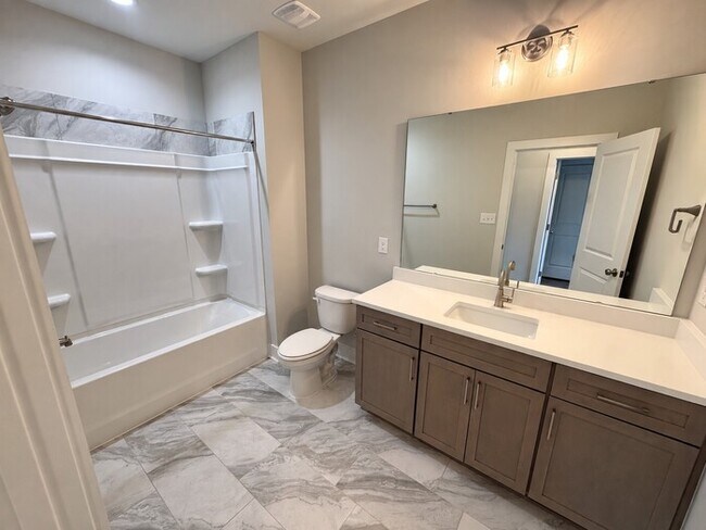 Building Photo - 3 Bed 2.5 Bath Brand New Townhome