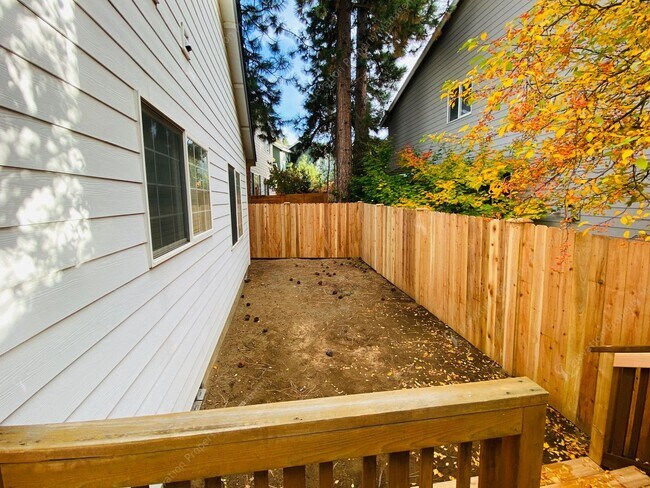 Building Photo - Beautiful, updated 3 BR on westside close to tons of recreation!