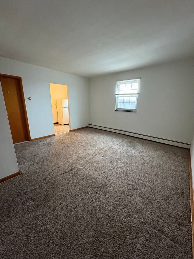 Building Photo - 50 W 7th Ave