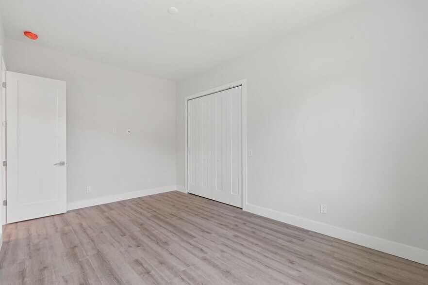 Building Photo - 25434 Alicante Dr