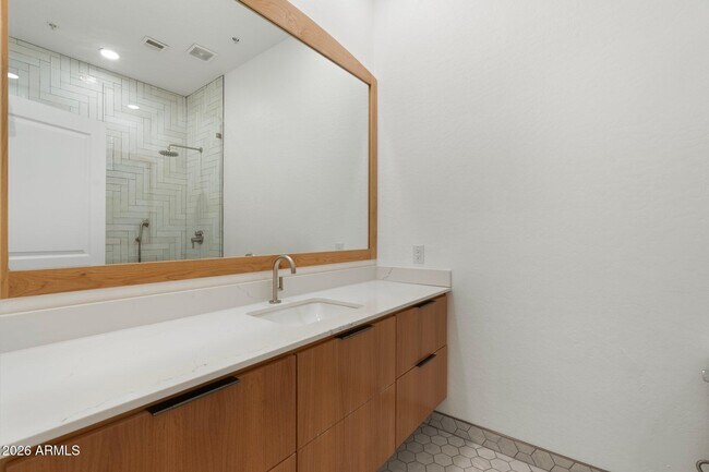 Building Photo - 7471 E Sunnyvale Dr