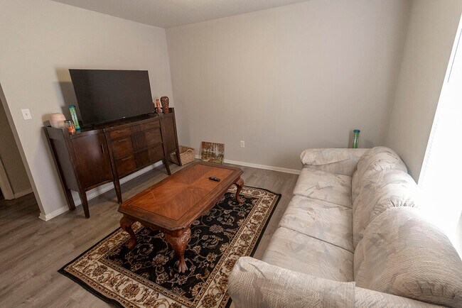 Building Photo - 204 Wheaton Ct