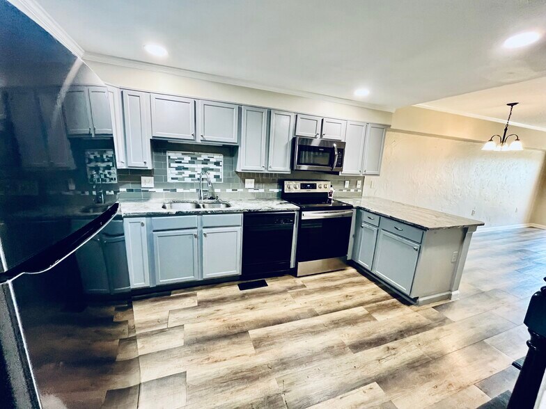 Building Photo - 412 Olympia Dr