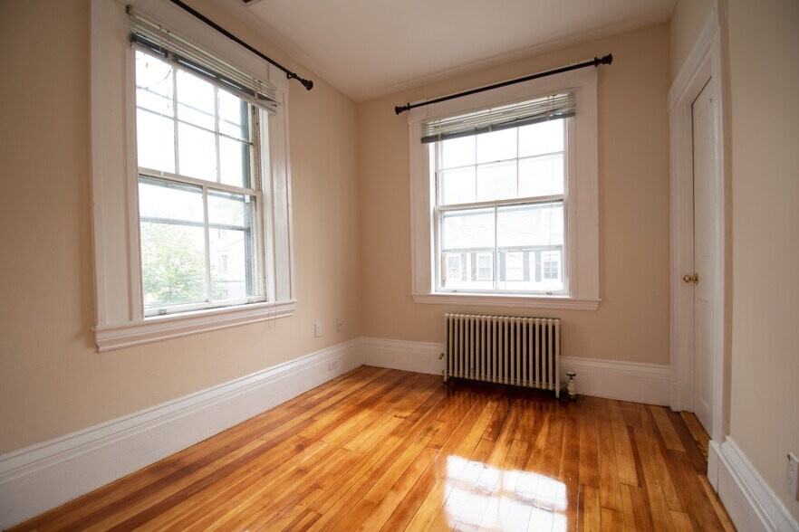 Primary Photo - 20 Ellery St