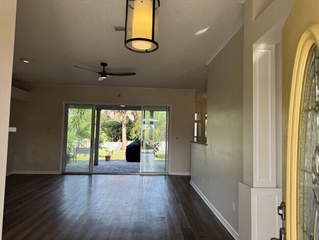 Building Photo - 7 Deerwood St