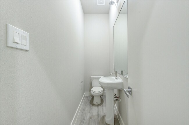 Building Photo - 4536 Sunflower St