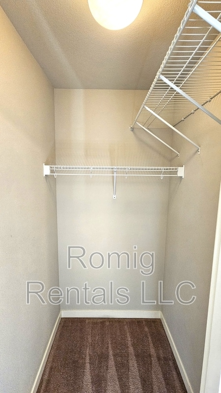 Building Photo - 1405 NE 71st Dr