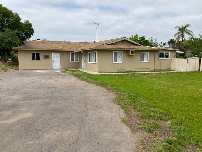 Building Photo - Amazing Home Large Lot