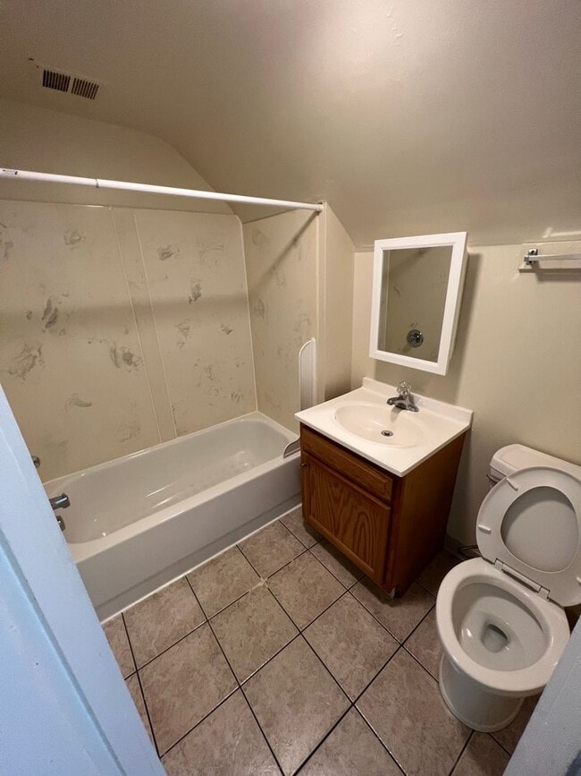 Building Photo - 284-286 E. 14th Ave.