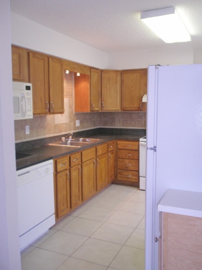 Building Photo - Newly renovated 2 bedroom duplex in Braden...
