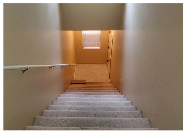 Building Photo - 2031 Hussium Hills St