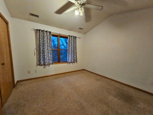 Building Photo - 2 Bedroom 1.5 bath condo with attached gar...