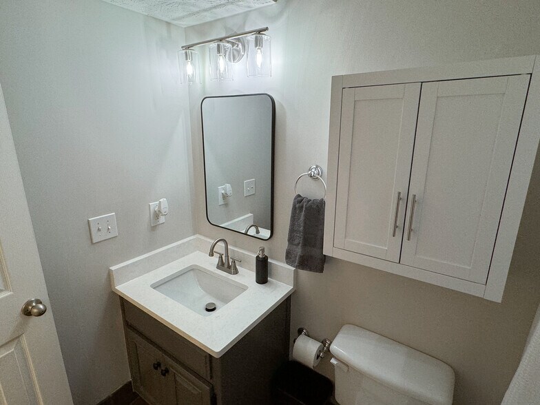 Building Photo - 4056 Lenox Park Dr