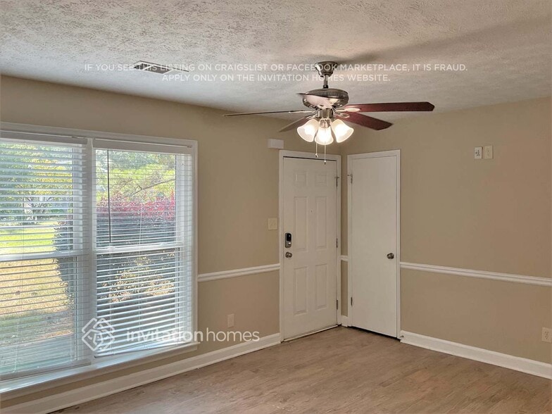 Building Photo - 2381 Cedar Dr