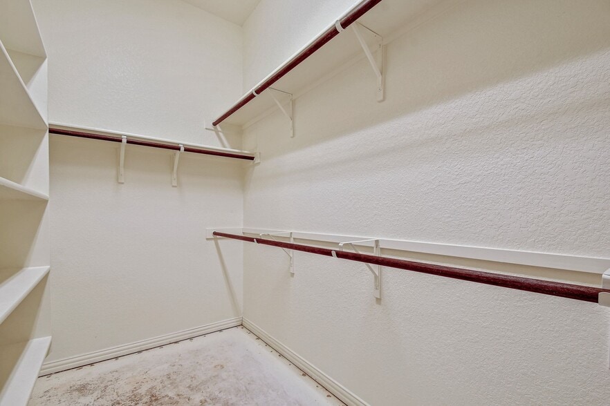 Building Photo - 112 Tulip Garden Trl