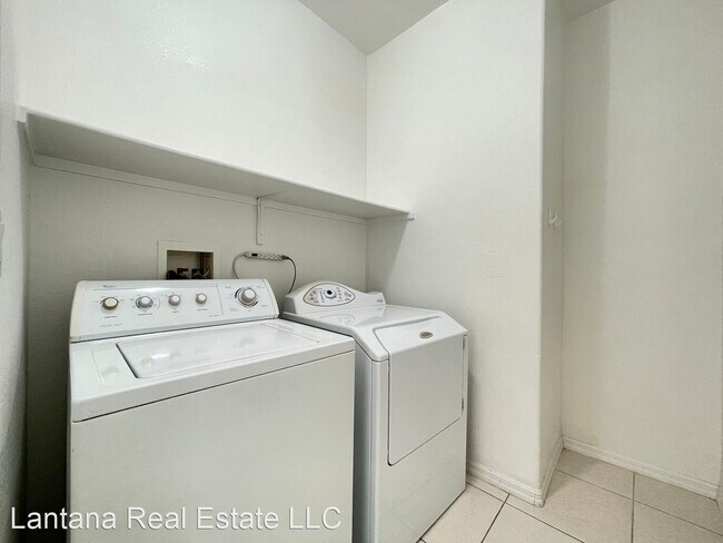 Building Photo - 5 br, 2.5 bath House - 1581 Boundary Peak Way
