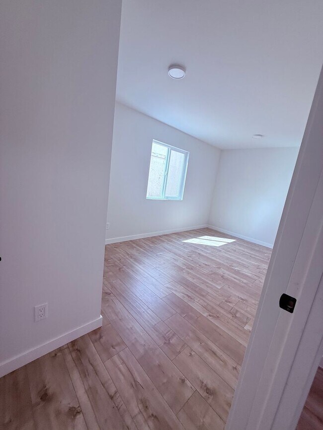 Building Photo - 1414-1412 N Hazard Ave