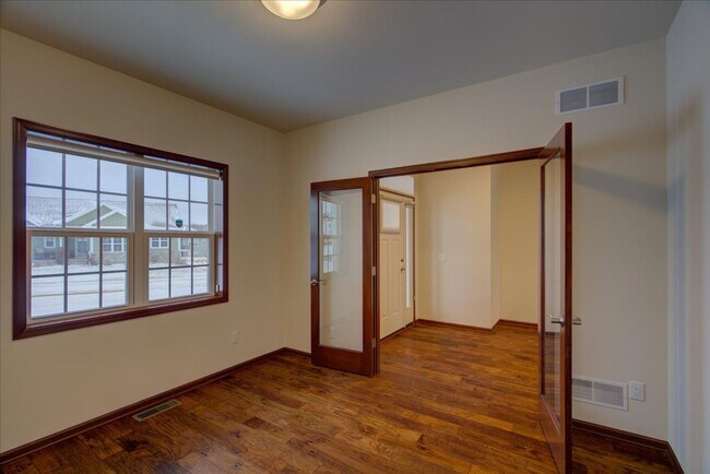 Building Photo - 525 Dragon Willow Ln