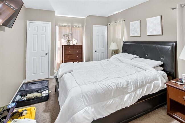 Building Photo - 10903 Parkhurst Dr