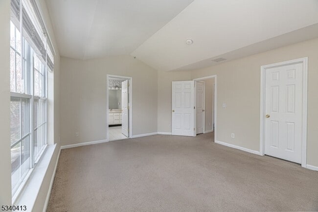 Building Photo - 902 Wendover Ct