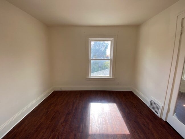 Building Photo - Big & Charming on a Corner Lot—6BR, Decora...