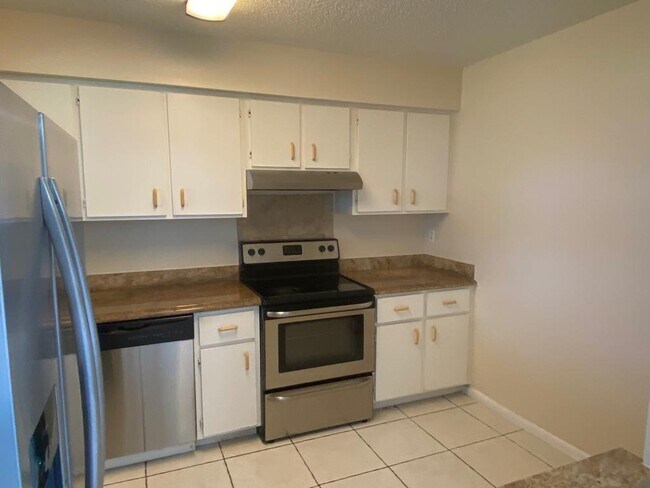 Building Photo - 4901 Pier Dr