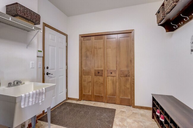Building Photo - Grand 5 bed 4.5 bath Maple Grove Home w/ 3-Car Garage! Fully Furnished