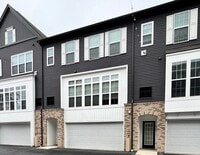 Building Photo - 2-bedroom 2.5 bath Luxury Townhome located...