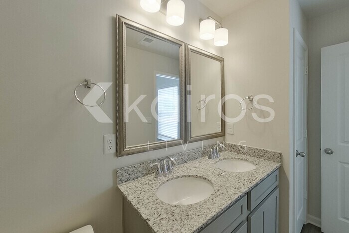 Building Photo - 2553 Banyan Cir