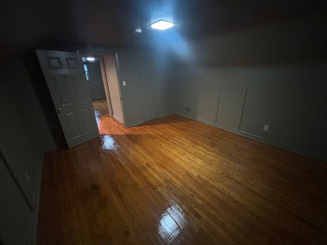 Building Photo - 915 Mapole Ave