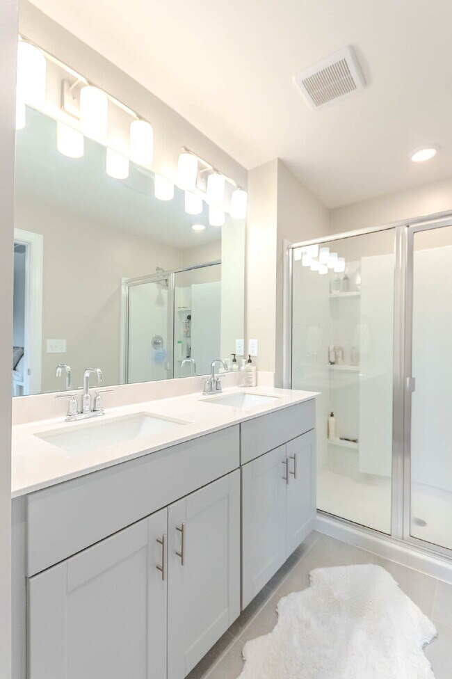 Building Photo - 3/2.5 Townhome w/ Garage. Great Location!