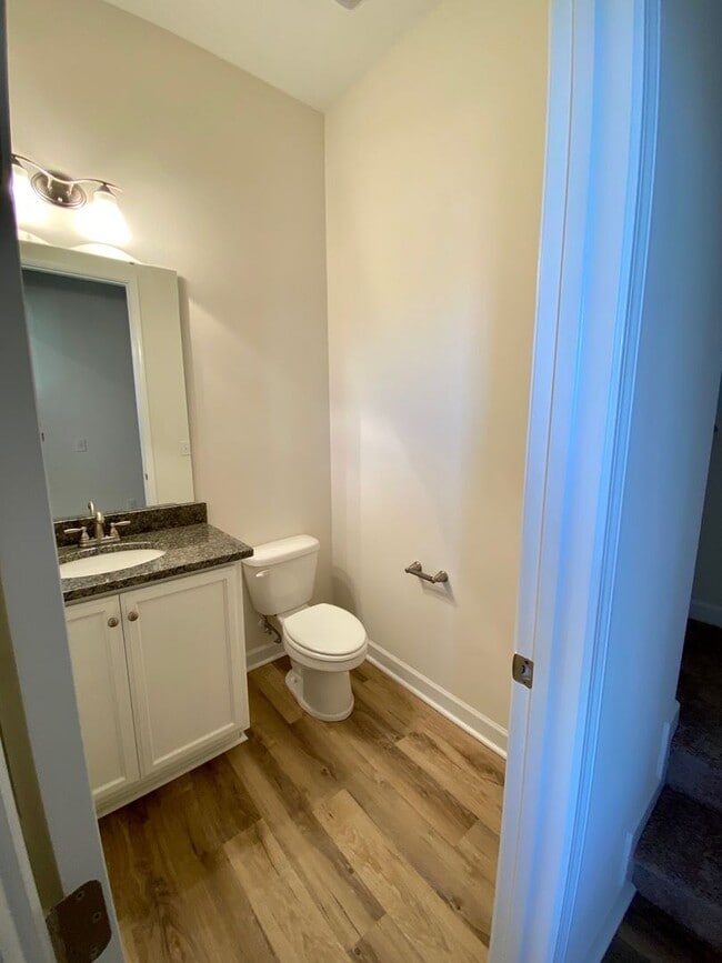 Building Photo - LUXURIOUS HIGH-END 2-story townhome in Market Common - walk to everything!