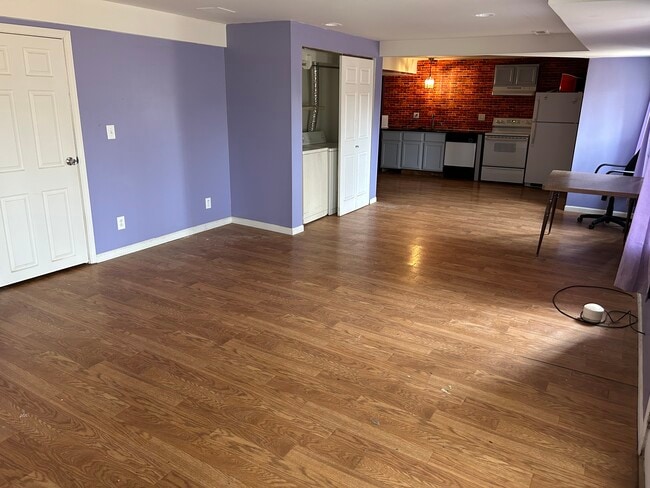 Building Photo - 9869 Silver Dr