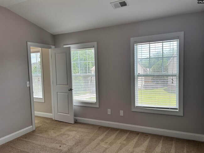 Building Photo - 219 Greenstone Way