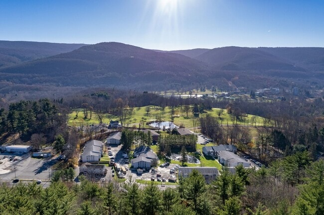 Building Photo - Emerald Pond Estates | 2 bedroom, 1 Bathro...