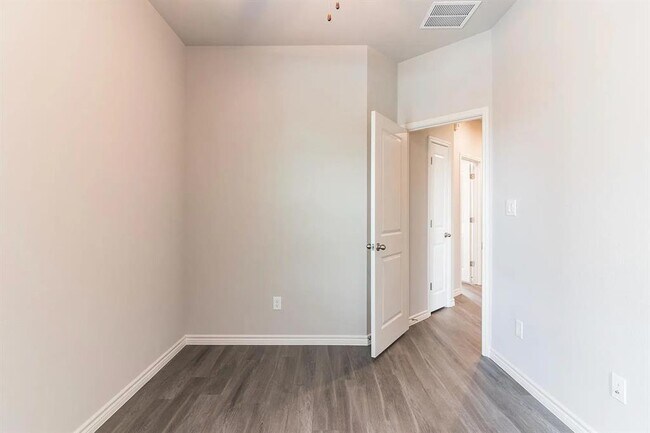 Building Photo - 131 Peruna Dr