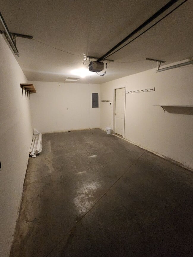 Building Photo - 1351 E Oakland St