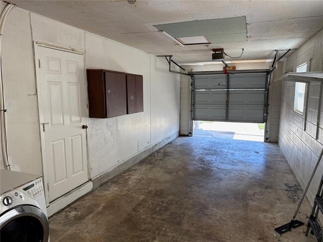 Building Photo - 10929 Fernando St