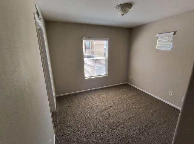 Building Photo - 3BD/3BA Townhouse Near Cal-State San Marcos