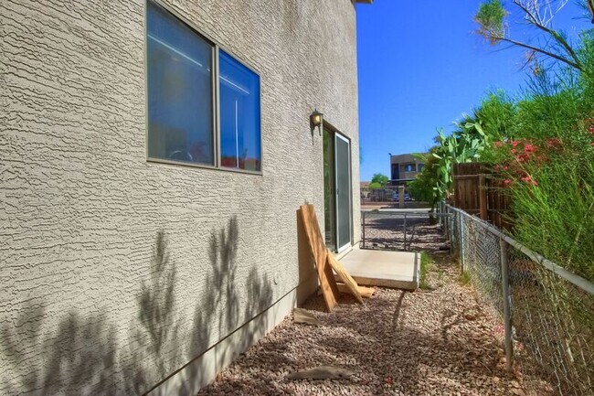 Building Photo - 5323 E Taylor St