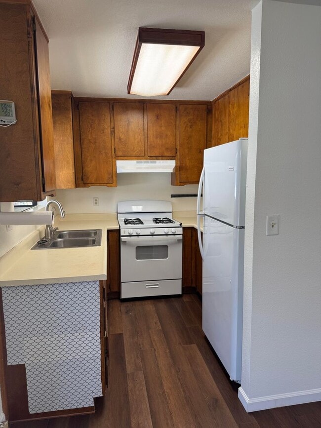 Building Photo - Cute 3 + 2 in Heritage Ranch