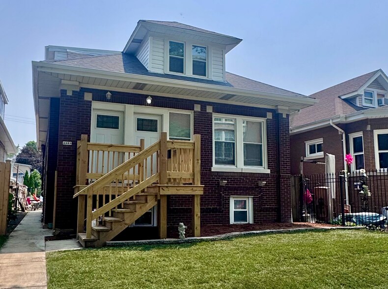 Building Photo - 4909 W Wellington Ave