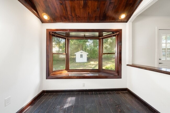 Building Photo - 42 Pinehurst Ave