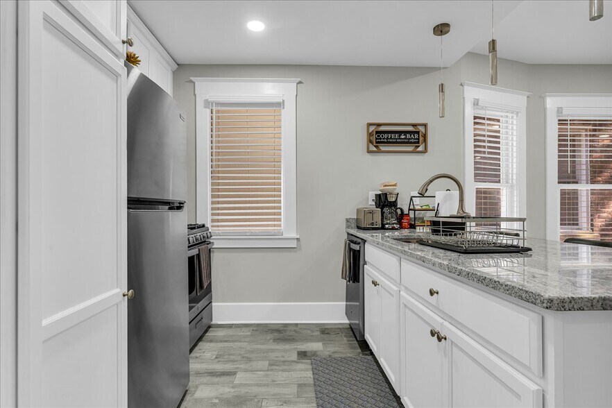 Building Photo - 5238 Commonwealth St